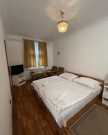 Corvin Panzio Bed and Breakfast Γκιόρ Εξωτερικό φωτογραφία
