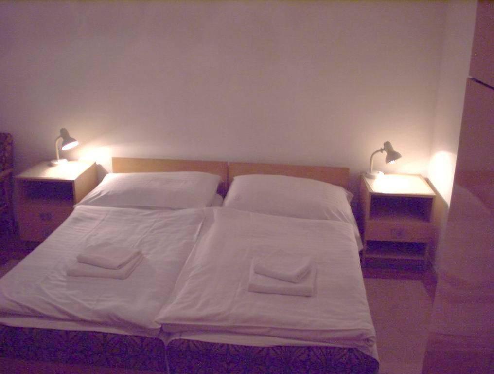 Corvin Panzio Bed and Breakfast Γκιόρ Εξωτερικό φωτογραφία