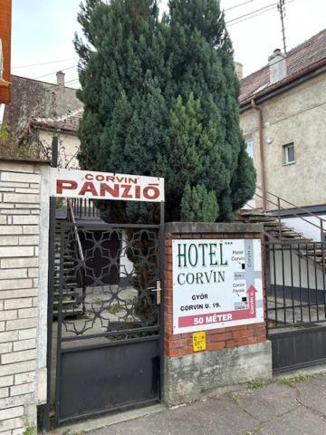 Corvin Panzio Bed and Breakfast Γκιόρ Εξωτερικό φωτογραφία