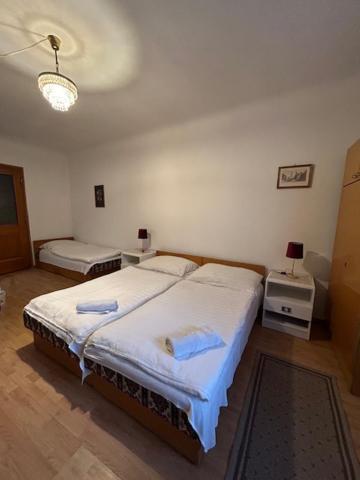 Corvin Panzio Bed and Breakfast Γκιόρ Εξωτερικό φωτογραφία